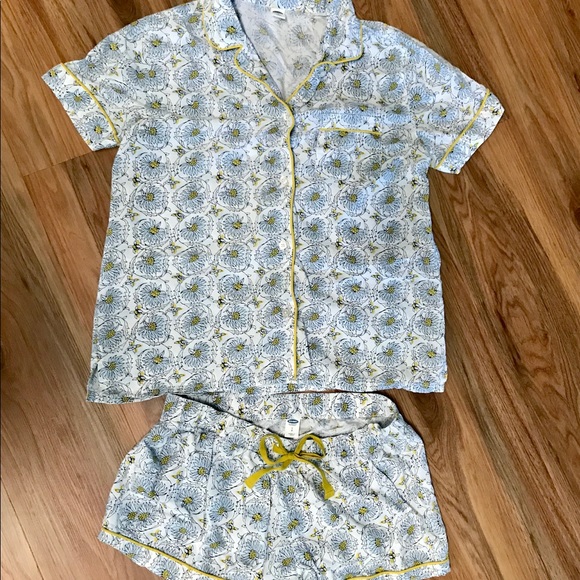 Summer Floral pajama set! 🫶🏼 ❤️ Shorts and short-sleeved pajamas size small - Picture 2 of 7